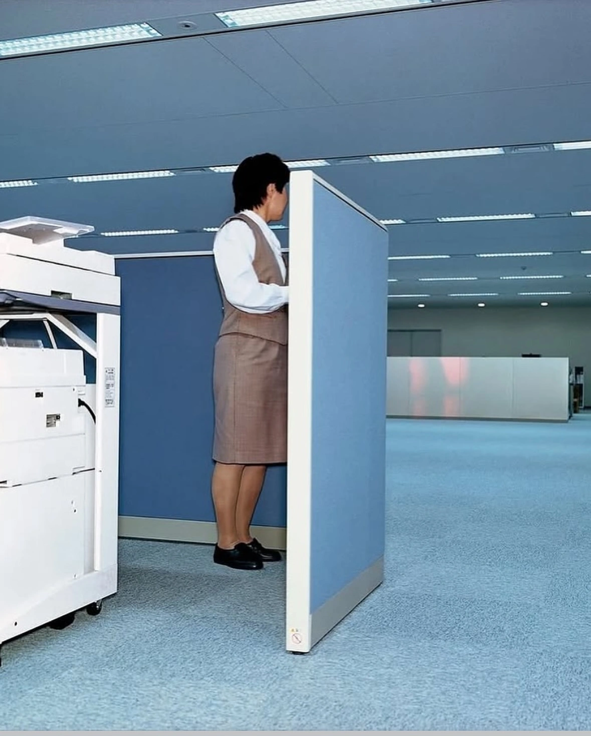 Lars Tunbjörk, Office, 03: Food industry, Tokyo 1999